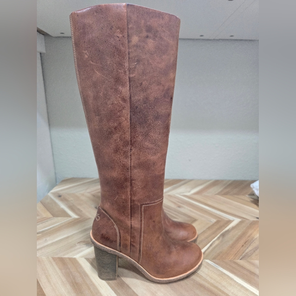 Timberland Boot Company Women's Brown Distessed Leather Boots, Size 7
